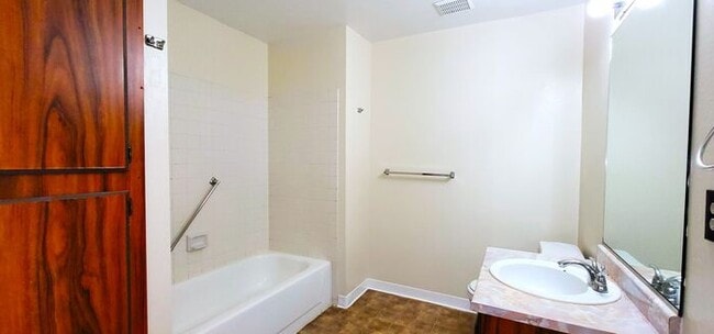 Building Photo - Large one bedroom one bath ground-floor unit with patio.