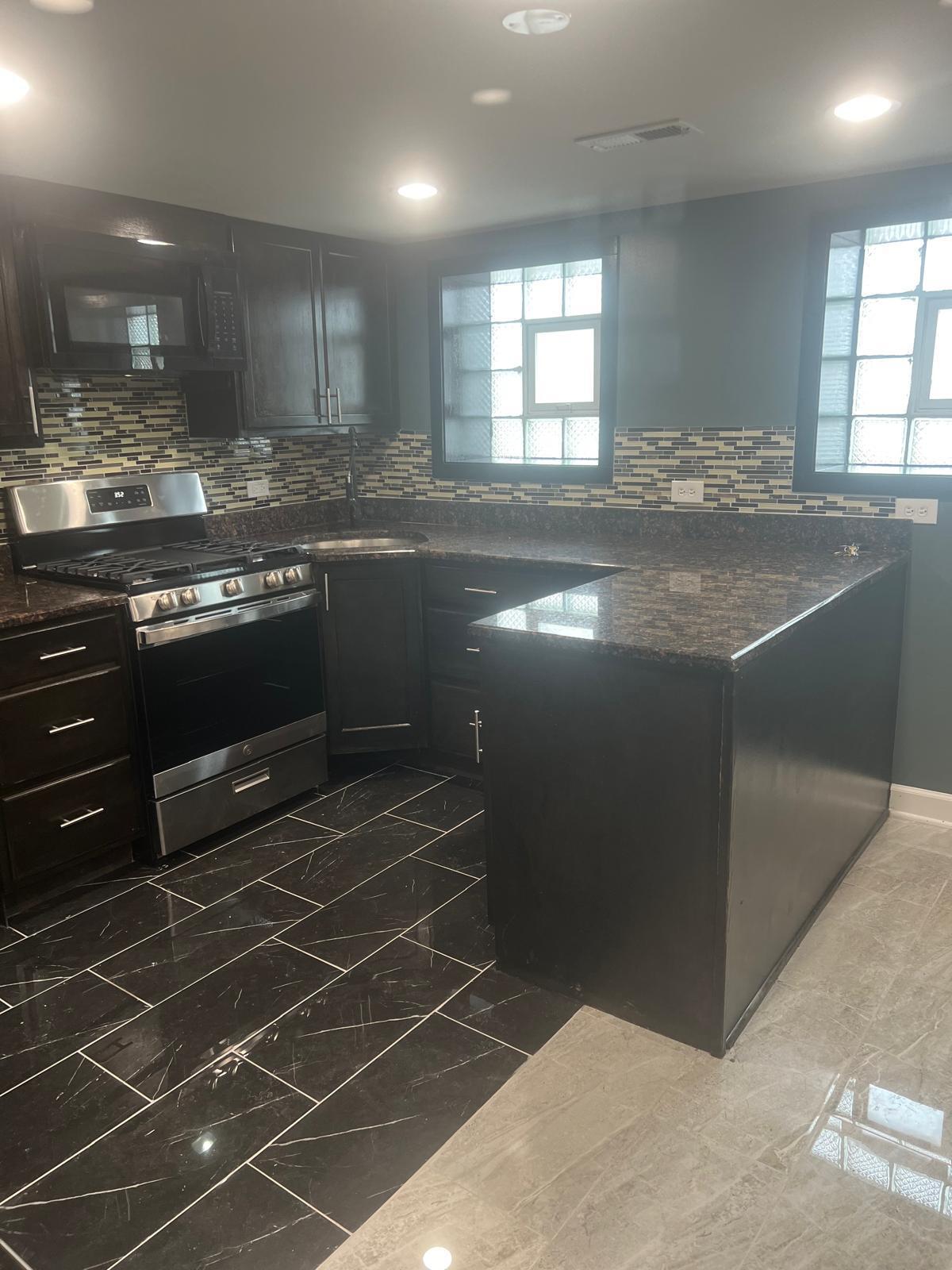 Building Photo - 6164 N Hamilton Ave