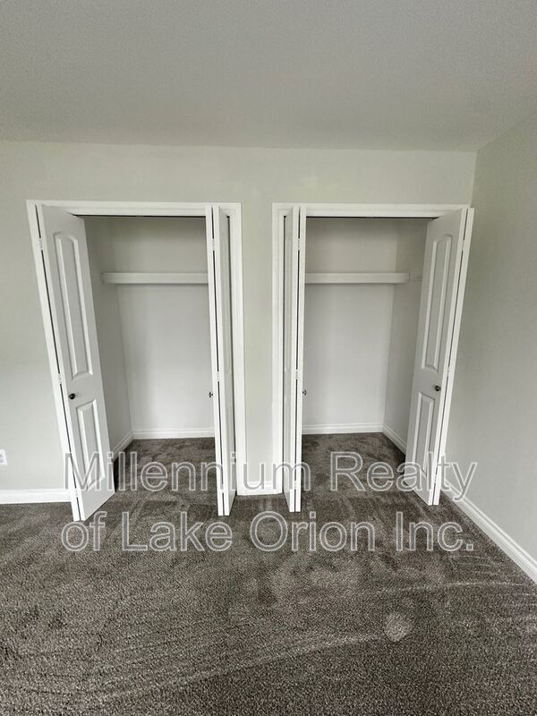 Building Photo - 2 Pleasant St