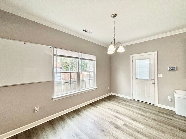 Building Photo - Gorgeous Open Concept 4 Bedroom Home in Portsmouth!