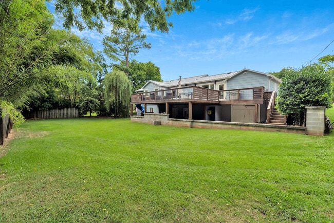 Building Photo - 802 N Park Ave