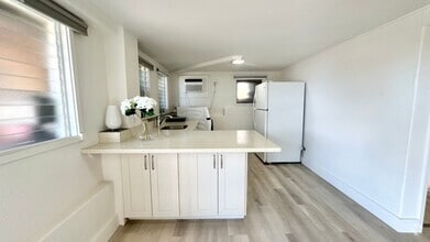 Building Photo - Available NOW - Newly Renovated Studio wit...