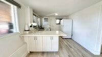 Building Photo - Available NOW - Newly Renovated Studio wit...