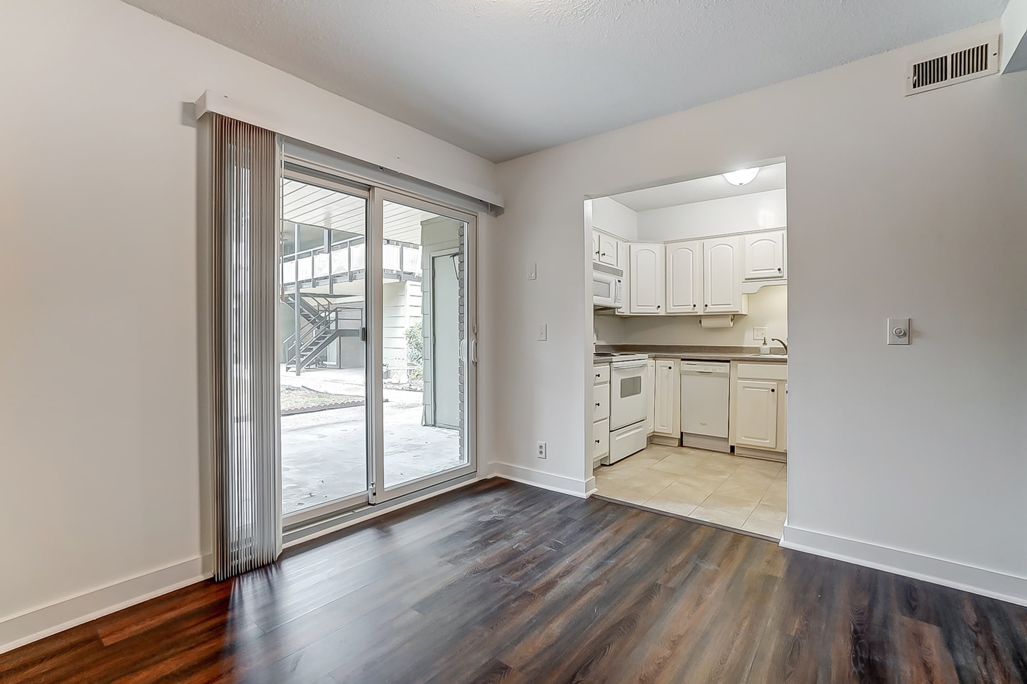 Building Photo - 2600 Park Rd