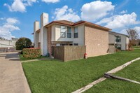 Building Photo - 2801 Meadow Park Dr