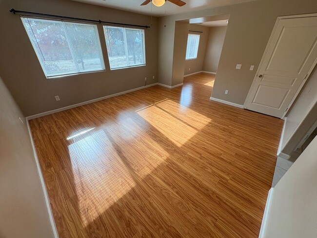 Building Photo - Lovely 5 Bedroom Home