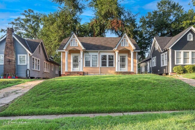 Primary Photo - "Charming 1-Bed Retreat with Cozy Fireplac...