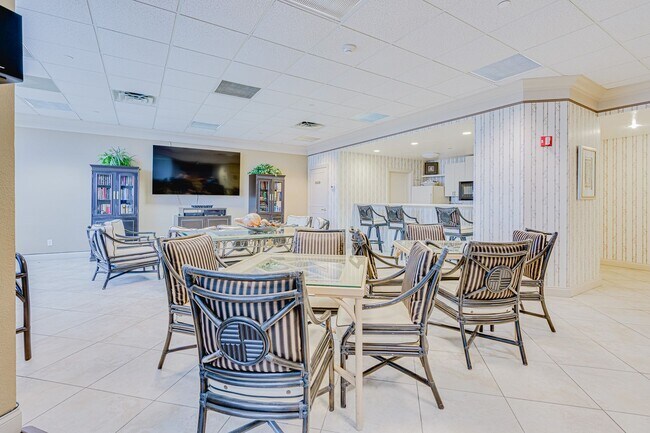 Building Photo - FURNISHED 2 Bedroom Condo in Daytona Beach...