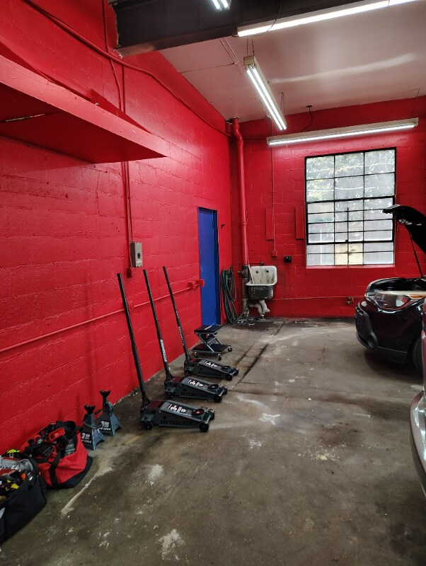 Building Photo - 715-717-717 E Main St