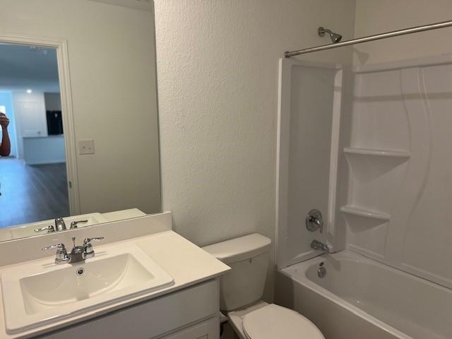 Building Photo - 2215 Cyclone Dr