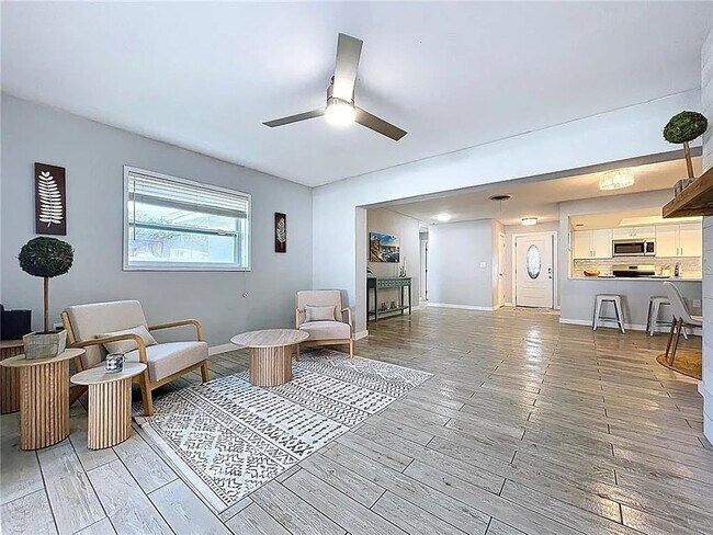 Building Photo - Modern luxury meets Florida charm in this ...