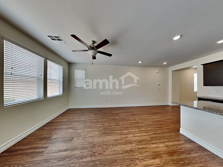 Building Photo - 5855 Petronius St