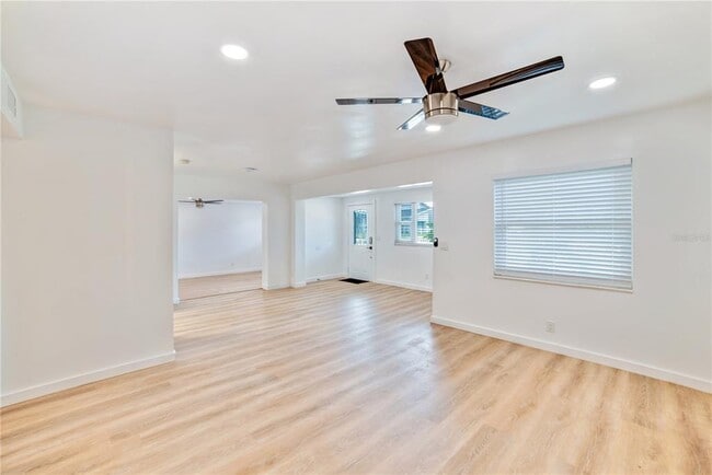 Building Photo - 4413 W Rogers Ave