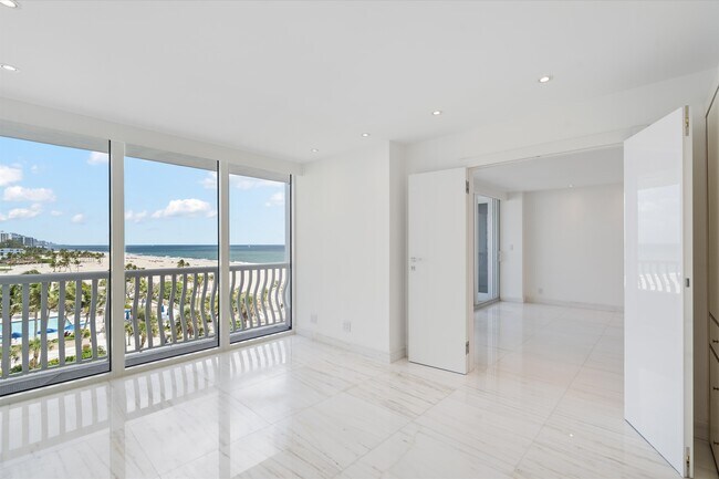 Building Photo - 2200 S Ocean Ln