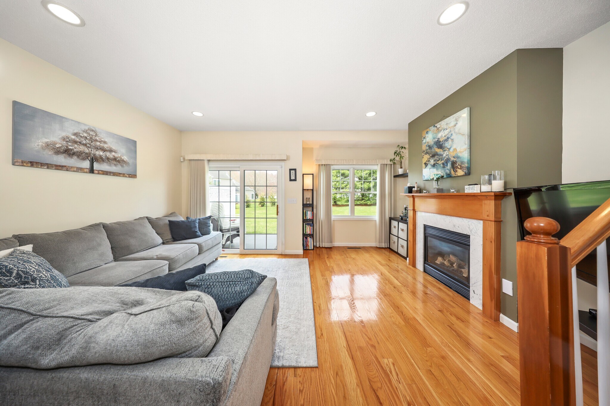 Living Room - 39 Ives St