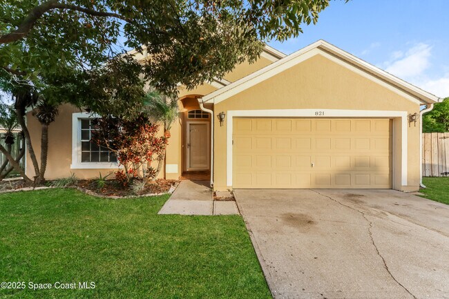 Primary Photo - 821 Honeysuckle Dr