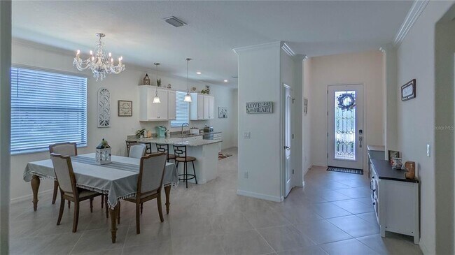 Building Photo - 9904 Hilltop Dr