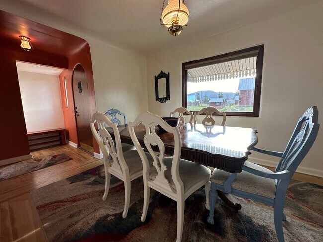 Building Photo - 1430 W Hendrickson Rd