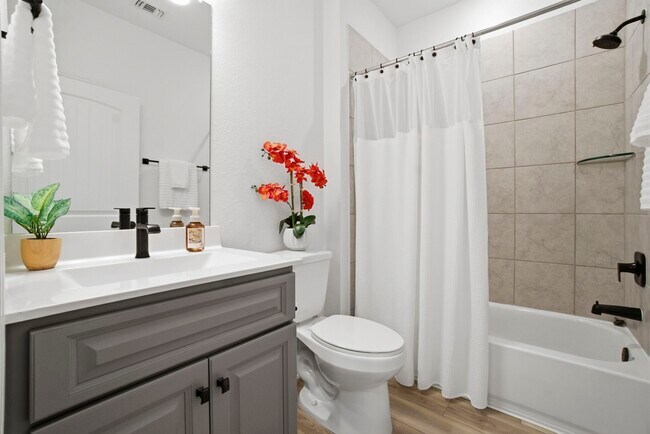 Building Photo - 9727 Rockwell Dr