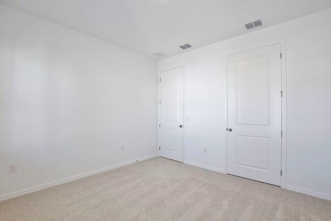 Building Photo - Stylish Sunbrooke Sanctuary! Modern 4/2 Home with High Ceilings, Designer Kitchen & Resort Amenities