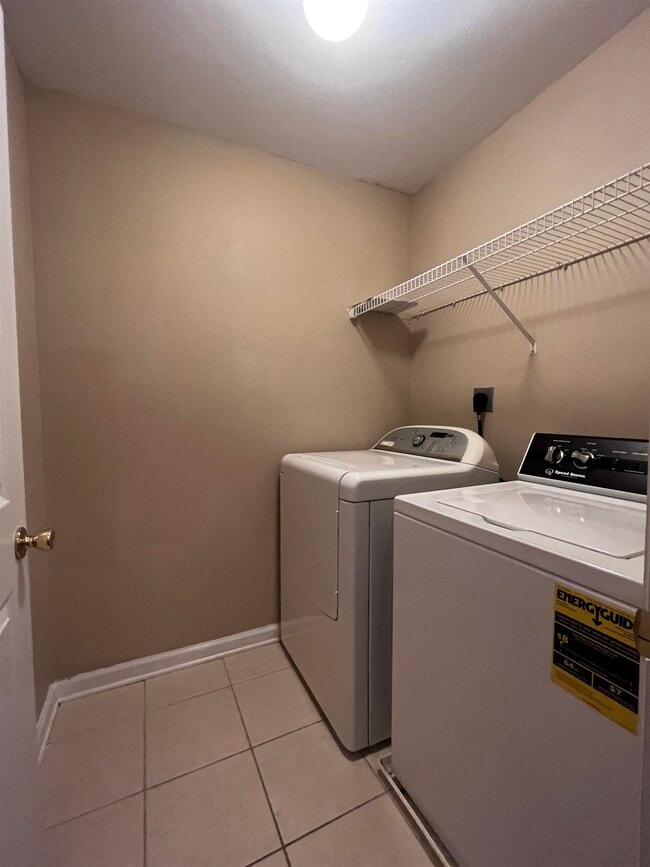 Building Photo - 1833 Nena Hills Dr