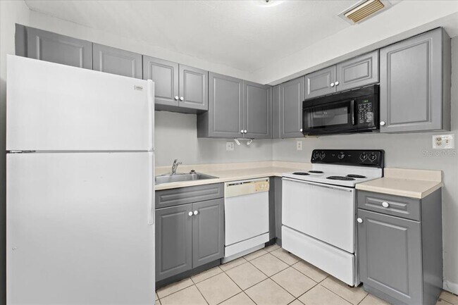 Building Photo - 12407 Oak Cedar Pl