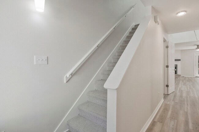 Building Photo - 4221 Brookside Dr