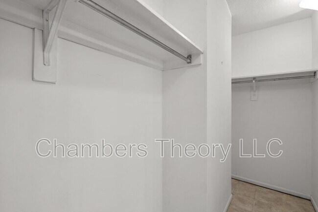 Building Photo - 309 Yoakum Pkwy