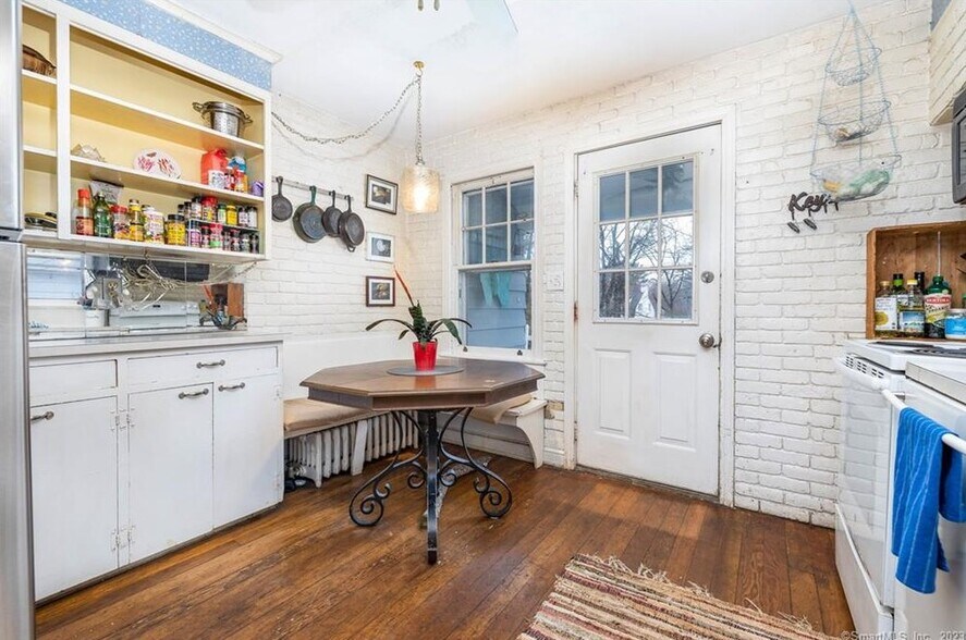 front bright kitchen - 30 Terry Rd
