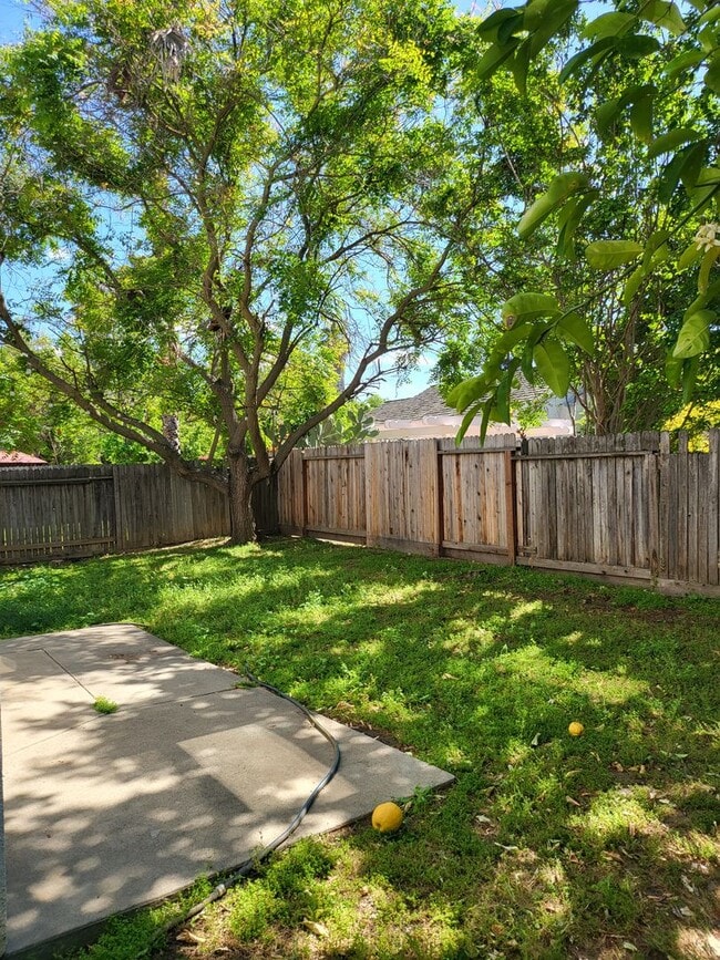 Building Photo - 4Bdm 2.5Ba Home in Convenient Location!