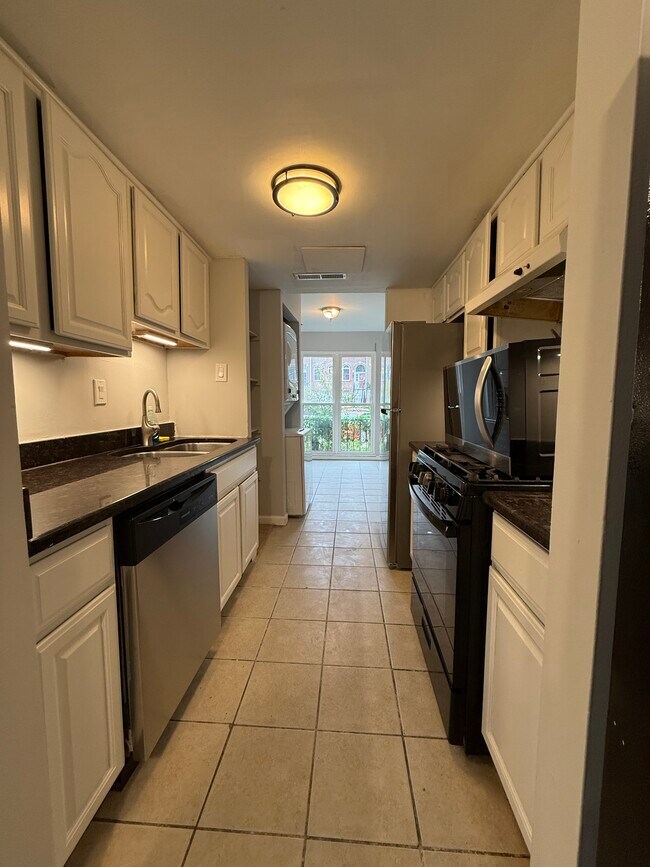 Building Photo - 238 Stevenson Square