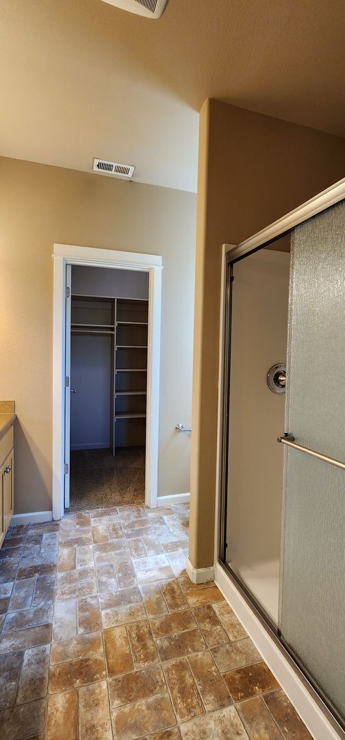 Building Photo - Luxurious Duplex in Corvallis