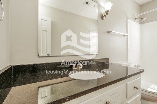 Building Photo - 3512 Jamaica Dr