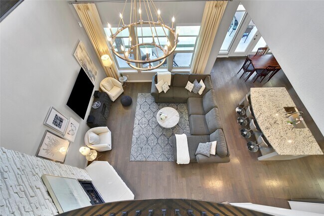 Building Photo - 1332 Gardenia Dr