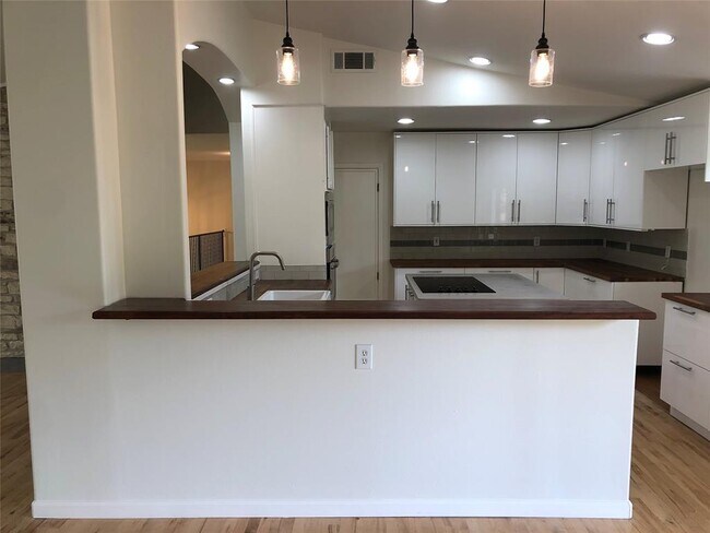 Building Photo - 809 Malabar St