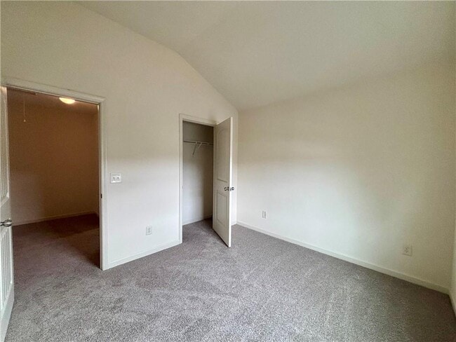Building Photo - 613 Stonehurst Ln