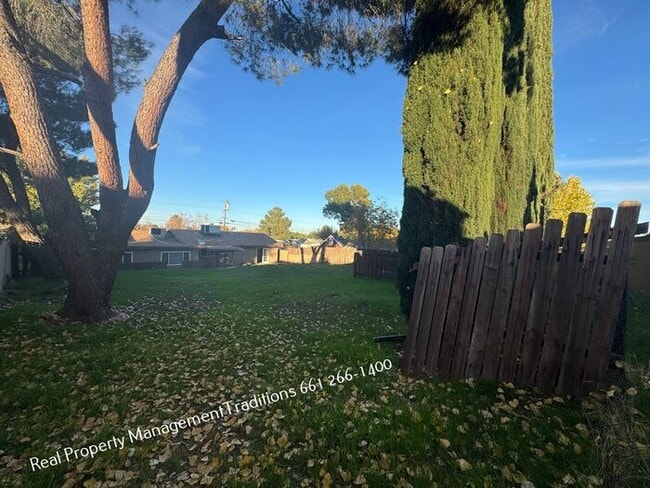 Building Photo - Great 3 + 2 Located in Quartz Hill