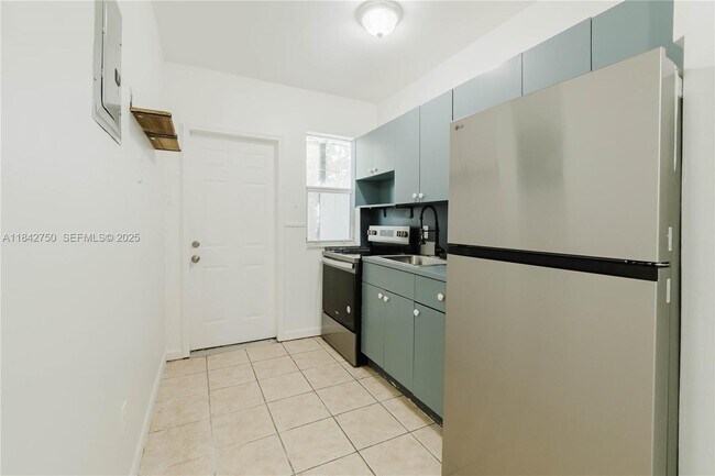 Building Photo - 109 NW 6th Ave