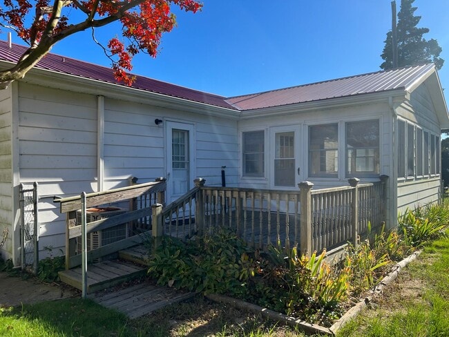 Building Photo - UNFURNISHED LEWES SINGLE FAMILY HOME - 6 M...