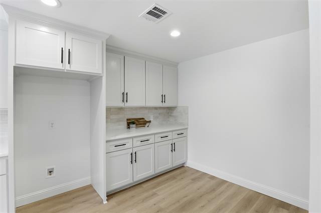 Building Photo - 300 Hidden Valley Dr