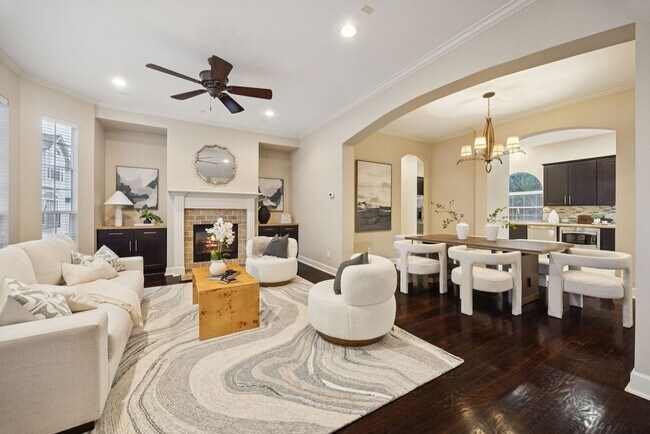 Building Photo - 5407 Lillian St