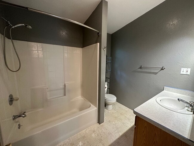 Building Photo - Spacious Kenai Home!