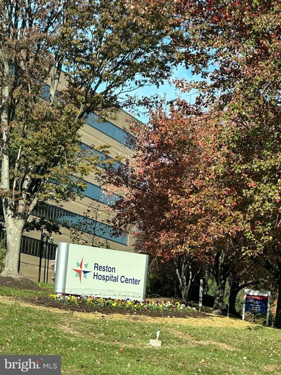 Building Photo - 1701 Lake Shore Crest Dr