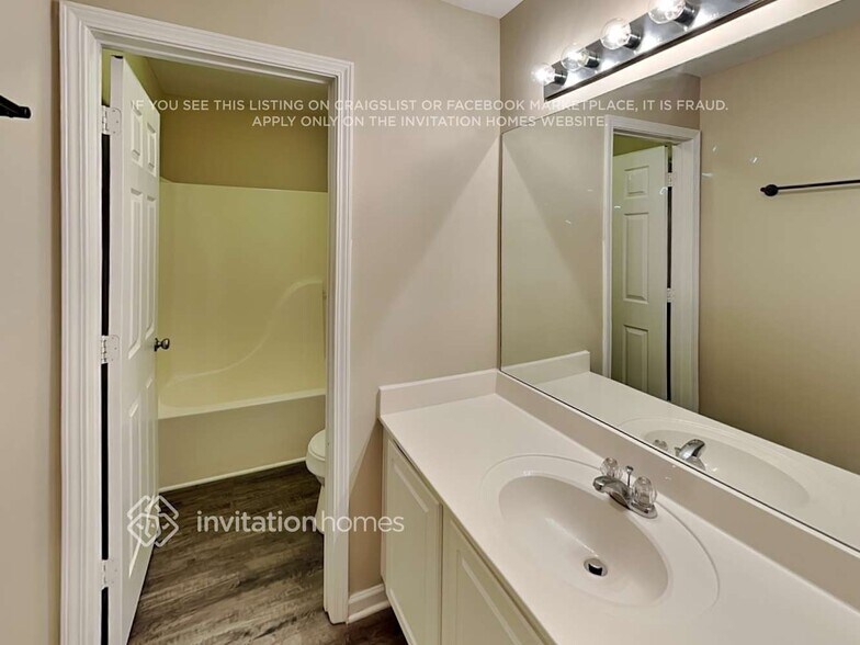 Building Photo - 4400 Savannah Dr