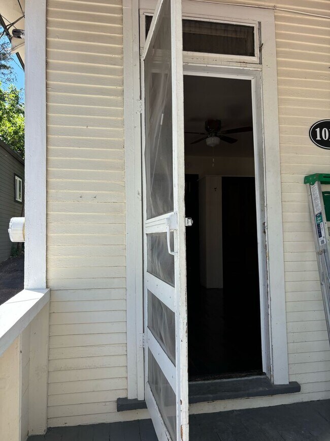 Building Photo - 103 Ruxton Ave