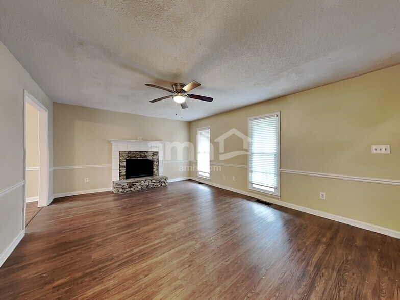 Building Photo - 34 Bell Ct