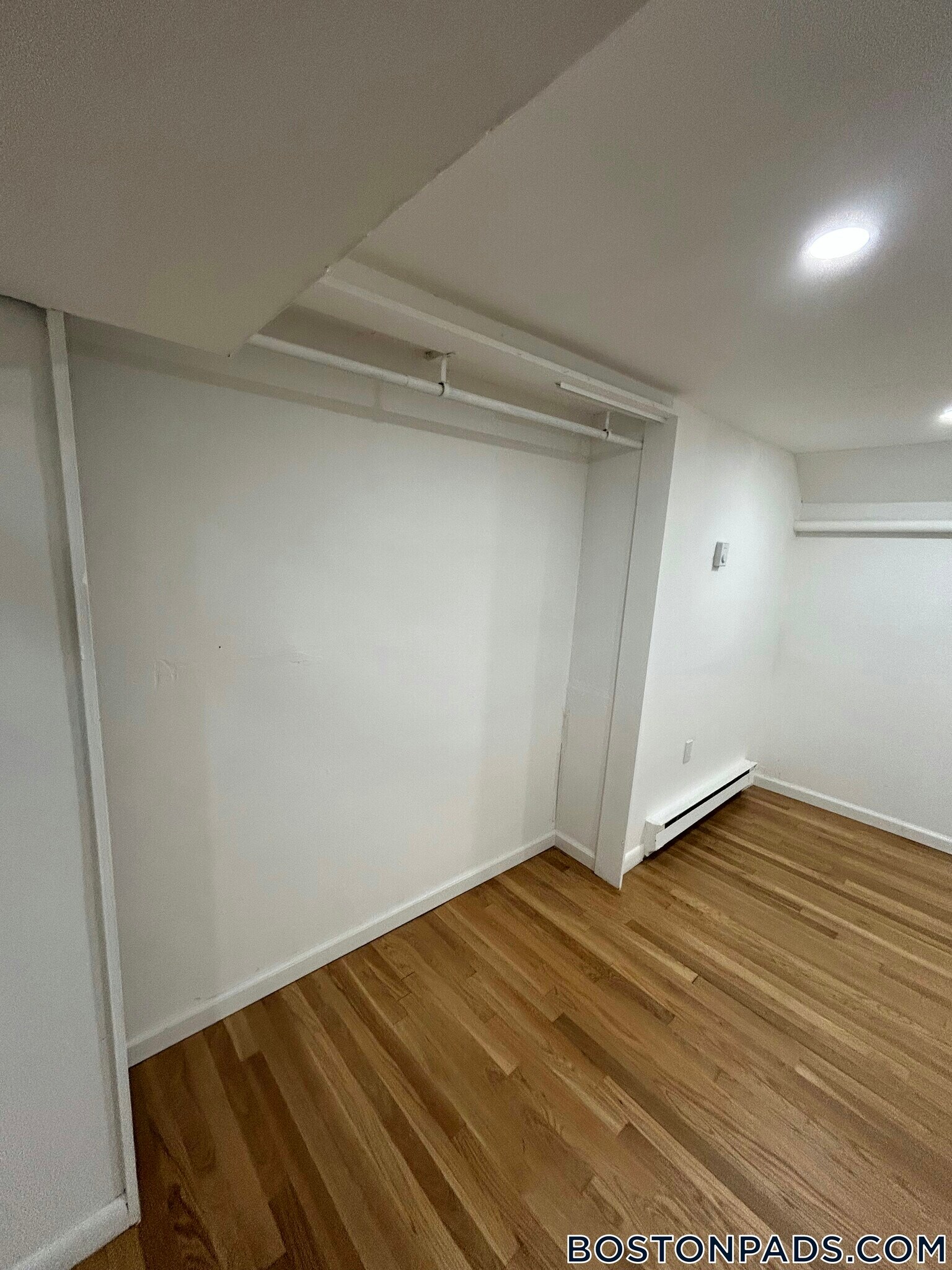 Building Photo - 686 Parker St