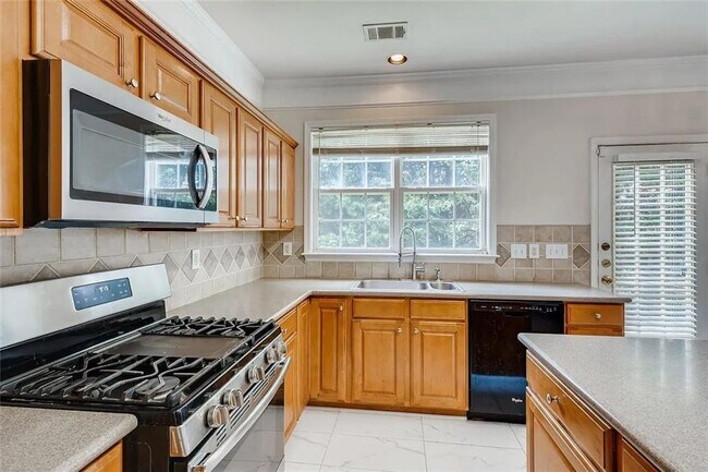 Building Photo - 520 Midhurst Pl