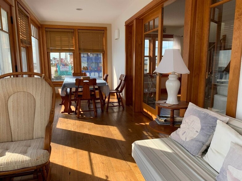 Building Photo - 1665 Ocean