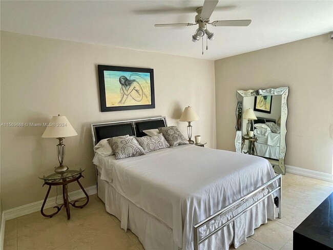 Building Photo - 20301 W Country Club Dr